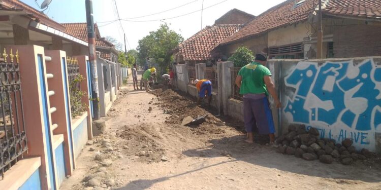 Belasan Ruas Jalan Lingkungan Babakan Gebang Diperbaiki