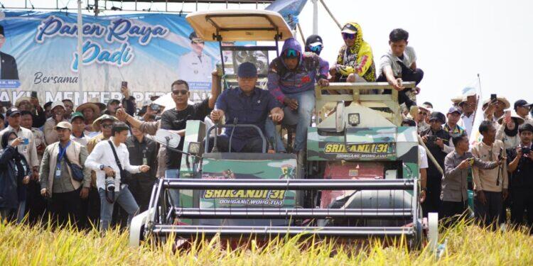 Hadiri Panen Raya, Wamentan Singgung Masih Sulitnya Air di Petani Indramayu 
