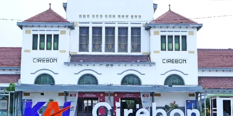 PT KAI Daop 3 Cirebon Gelar Lomba Foto