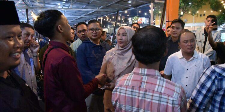 Bupati Dian Serahkan Bantuan Dana Stimulan untuk 367 PKL di Kawasan Puspa