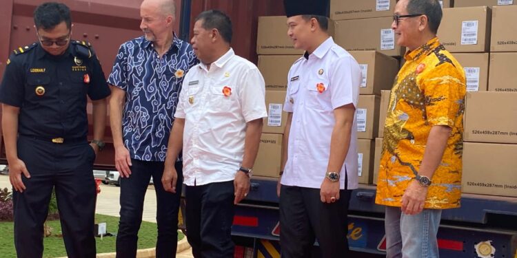 Bupati Majalengka Lepas Ekspor Perdana Produk Sepatu yang Diproduksi PT Can Sports Industrial Indonesia 
