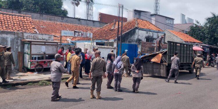 Puluhan Lapak PKL