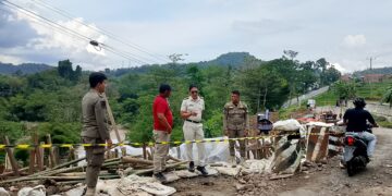 Terkena Longsor, Jalur Alternatif Kendaraan Jalan Provinsi Diarahkan Melalui Bantarujeg – Sumedang