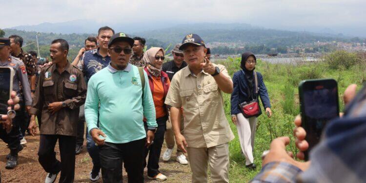 Bupati Dian Menyapa Warga Darma, Tinjau Jalan Rusak dan Dorong Potensi Wisata Waduk Darma