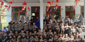 Mahasiswi PGPAUD UNISA Kuningan Tanamkan Semangat Kepahlawanan Lewat Lomba Mewarnai di RA Al Ihya Cigugur