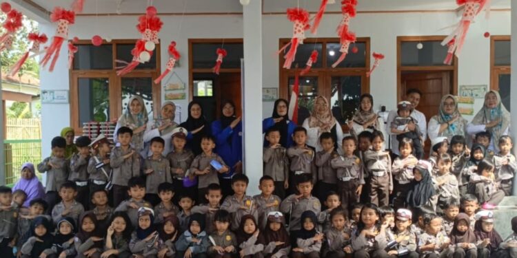 Mahasiswi PGPAUD UNISA Kuningan Tanamkan Semangat Kepahlawanan Lewat Lomba Mewarnai di RA Al Ihya Cigugur