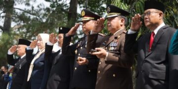 Peringati Hari Pahlawan, Pemkab Kuningan Gelar Upacara dan Tabur Bunga di TMP Haurduni