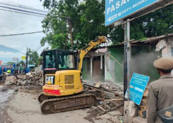 Puluhan Bangunan PKL di Palimanan Dibongkar Satpol PP Jabar