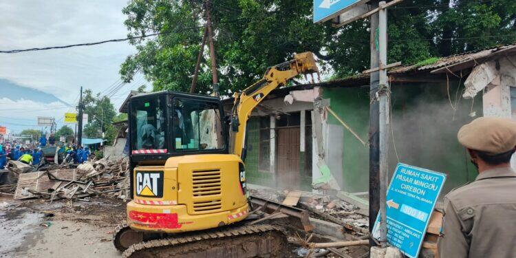 Puluhan Bangunan PKL di Palimanan Dibongkar Satpol PP Jabar