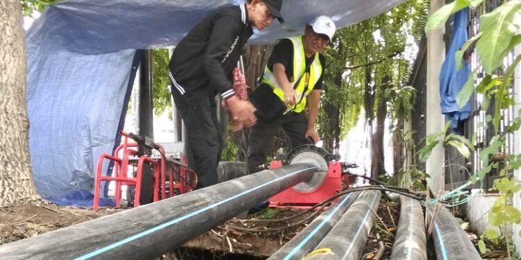 Tekan Angka Kebocoran, Perumda Tirta Giri Nata Ganti Pipa Lama 