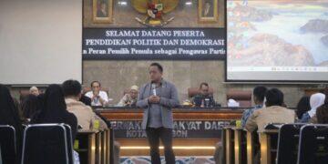 Ketua DPRD Kota Cirebon Paparkan Peran Legislatif dalam Kegiatan Pendidikan Politik 