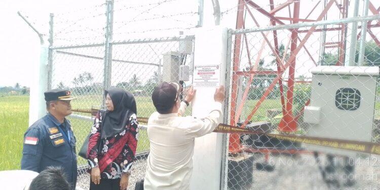 Satpol PP Kuningan Segel Tower BTS Tak Berizin di Desa Muncangela 