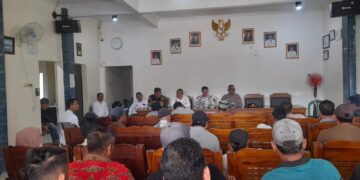 Warga Desa Cipanas