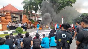 Demo KUHAP di DPRD Kabupaten Cirebon