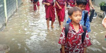 Banjir Rob Terjang Sejumlah RW di Pesisir Lemahwungkuk