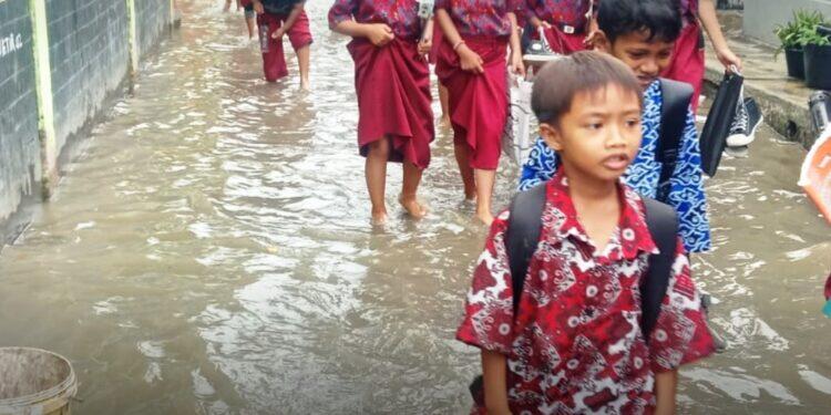 Banjir Rob Terjang Sejumlah RW di Pesisir Lemahwungkuk