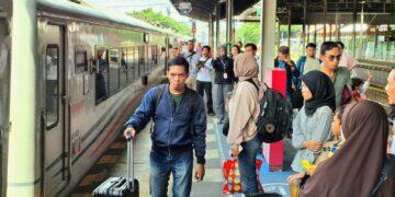 KAI Daop 3 Cirebon Catat Lonjakan Penumpang Liburan Nataru