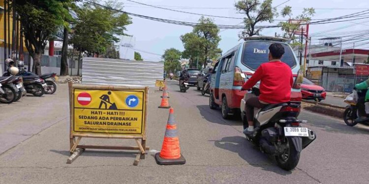 Pembuatan Inlet Besar di Jalan Cipto Sebagai Solusi Banjir