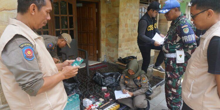 Sita Belasan Ribu Batang Rokok Ilegal, Satpol PP: Pedagang Masih Bandel