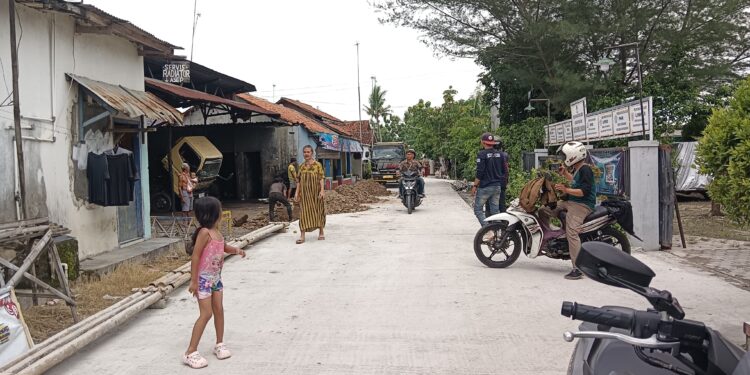 Jalan Poros Antar Kecamatan Pabuaran – Ciledug Dibeton