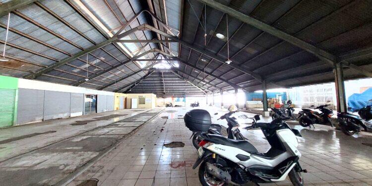 Pedagang Pigura Enggan Pindah ke Lantai 2 Pasar Pagi 