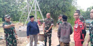 Aster Kasad Tinjau Proyek Pembangunan Jembatan Gantung di Ciwaringin
