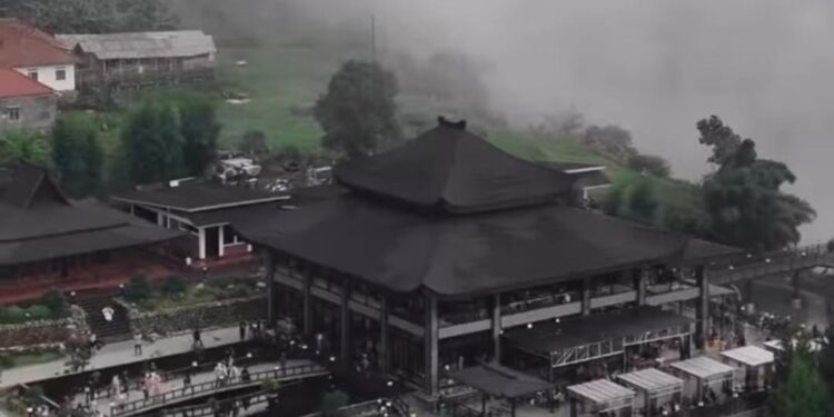 Saat Kabut Turun, Arunika Kuningan Hadirkan Sensasi Wisata di Atas Awan
