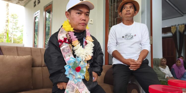 Raih Emas di Para Games Thailand 2026, Kepulangan Hilman Disambut Ribuan Warga Ciherang