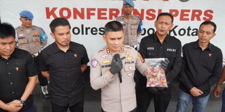 Polres Cirebon Kota Ungkap Modus Baru Peredaran Sabu dengan Dibungkus Plastik Permen