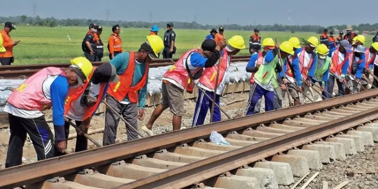 Daop 3 Cirebon Pastikan Rel, Jembatan, Hingga Wesel Tetap dalam Kondisi Prima