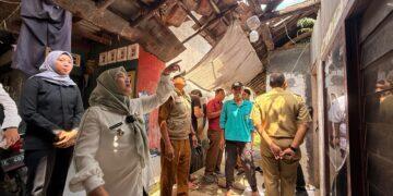 Tinjau Rumah Warga yang Ambruk di Pegambiran, Wakil Wali Kota Pastikan Bantuan Segera Terealisasi