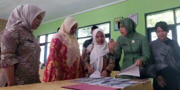 Perkuat Layanan Kesehatan, Persit Yonif 321 Majalengka Inisiasi Posyandu Digital 