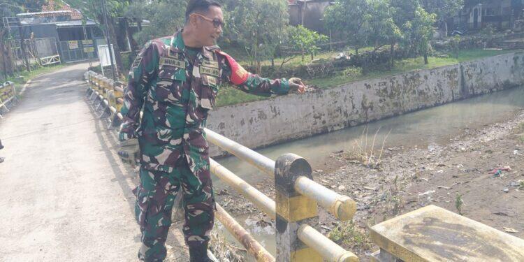 Babinsa Kalijaga Monitoring dan Pengecekan Sungai Kalipacit