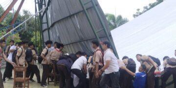 Angin Kencang, Atap Halaman SMAN 1 Susukan Ambruk dan Timpa Siswa