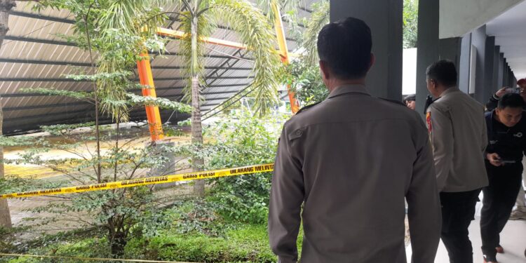 Atap Bangunan Outdoor SMAN 1 Susukan Ambruk, Kepsek Tegaskan Tidak Ada Korban Jiwa
