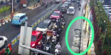 Diguyur Hujan, Tumbuhlah Jalan Berlubang di Kota Cirebon 