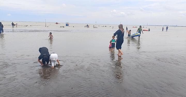 Pantai Kasih Karangsong