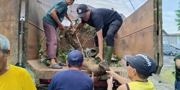 Sering Terkena Banjir, Warga Kerja Bakti Bersihkan Sungai Penyuken 