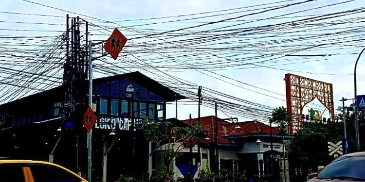 Kabel Semrawut di Kota Cirebon Akan Ditata Ulang 