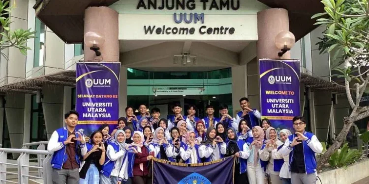 KKN UGJ ke Malaysia Perluas Pengalaman Akademik Mahasiswa 