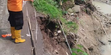 Jembatan Lebak Ngok Nyaris Putus Akibat Gerusan Sungai Dibawahnya 