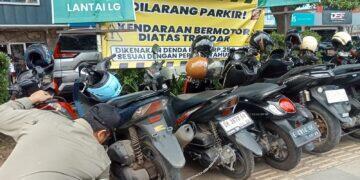 Parkir Non Tunai di CSB Penyebab Parkir Sembarang di Trotoar 