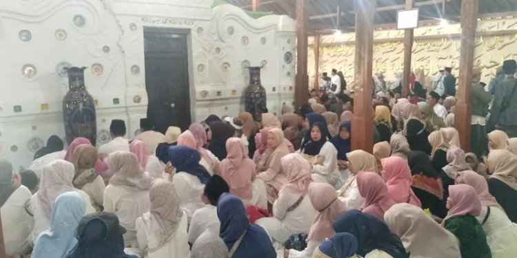 Jelang Ramadan, Makam Sunan Gunung Jati Dipadati Pengunjung