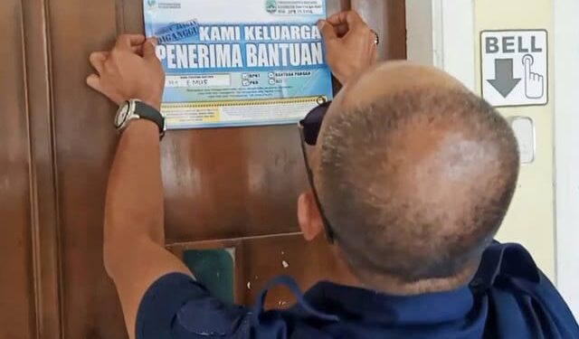 Penempelan Stiker di Rumah Penerima Bansos Bentuk Transparansi, Agar Bantuan Tepat Sasaran