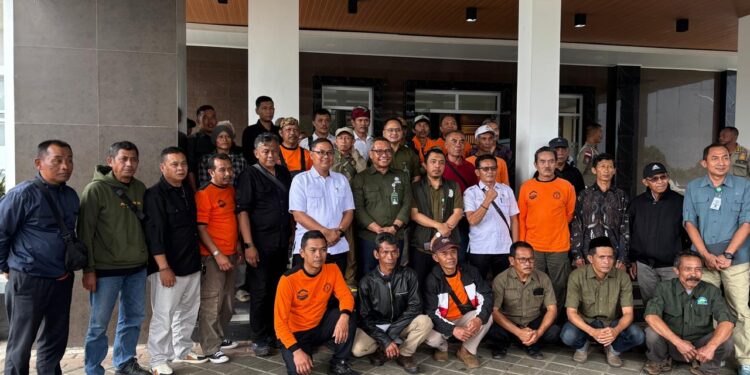 Tinjau Zona Tradisional TNGC, Kemenhut Dinilai Perkuat Kepastian Hukum Petani Getah Pinus