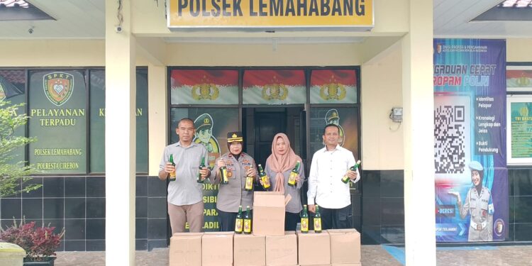 Polsek Lemahabang Razia Miras Selama Ramadan, Ratusan Botol Diamankan