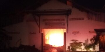 Pabrik Briket PT Kokomaya di Plumbon Terbakar, Dua Ton Bahan Baku Hangus