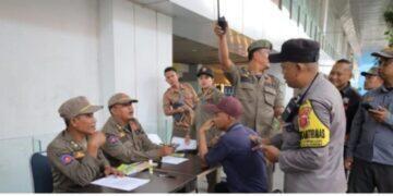 Pelanggar Parkir di Trotoar Diberikan Pembinaan oleh Satpol PP Kota Cirebon