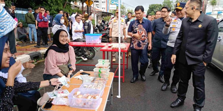 Pedagang di Festival Ramadan Keluhkan Lapaknya Jadi Tempat Parkir 