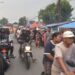 Jelang Buka Puasa Jalan Raya Ligung – Bantarwaru Macet, Pasar Tumpah Menjadi Penyebab Utama